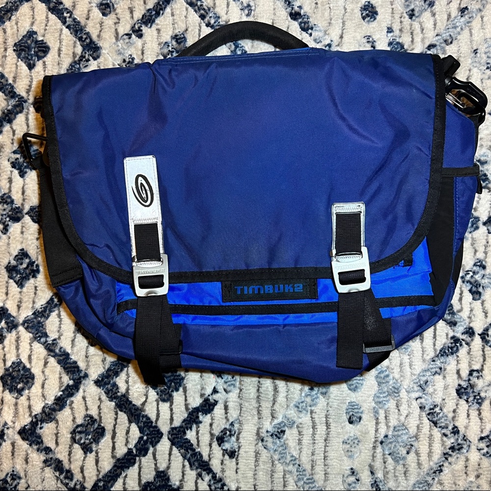 Timbuk2 medium messenger bag with a laptop and tablet compartment.